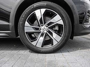 Volvo  B4 AWD Plus LED
