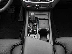Volvo  B4 AWD Plus ACC LED