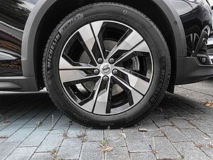 Volvo  B4 AWD Plus ACC LED