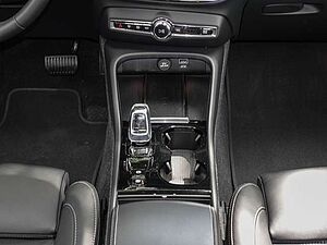 Volvo  T4 2WD Ultimate Dark Plug-In Pano Navi