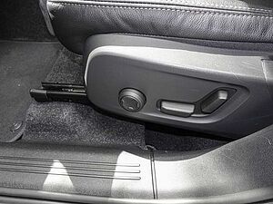 Volvo  T4 2WD Ultimate Dark Plug-In Pano Navi