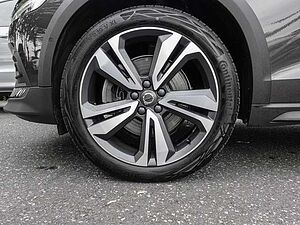 Volvo  B4 AWD Plus MATRIX  Harman/Kardon