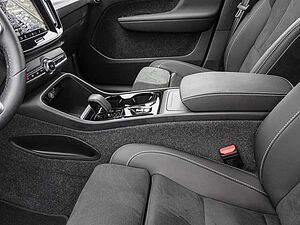 Volvo  B4 2WD Plus Dark MATRIX ACC AUT DYNLICHT LM