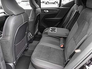 Volvo  B4 2WD Plus Dark MATRIX ACC AUT DYNLICHT LM
