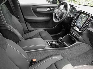 Volvo  B4 2WD Plus Dark MATRIX ACC AUT DYNLICHT LM