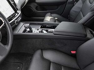 Volvo  B4 AWD Plus ACC LED