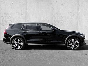 Volvo  B4 AWD Plus ACC LED