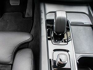 Volvo  B4 AWD Plus Dark MATRIX ACC AUT EL. HECK LM