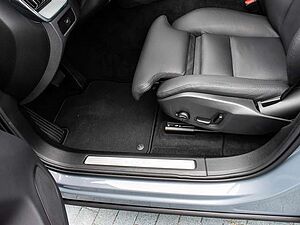 Volvo  B4 AWD Plus Dark MATRIX ACC AUT EL. HECK LM