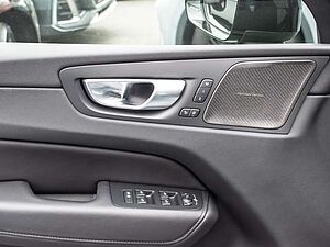 Volvo  B4 AWD Plus Dark MATRIX ACC AUT EL. HECK LM