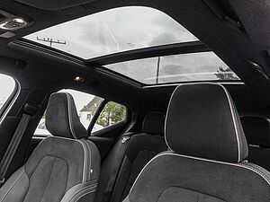 Volvo  T4 2WD Ultimate Bright Plug-In