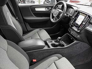 Volvo  T4 2WD Core Plug-In LED Kamera
