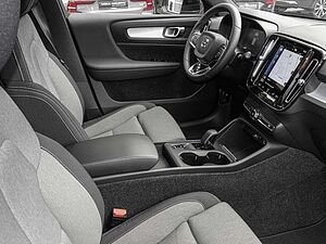 Volvo  T4 2WD Core Plug-In LED Kamera