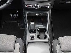 Volvo  T4 2WD Core Plug-In Recharge AHK LED 360Grad