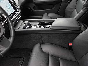 Volvo  B4 AWD Plus LED