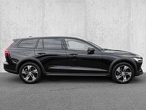 Volvo  B4 AWD Plus LED