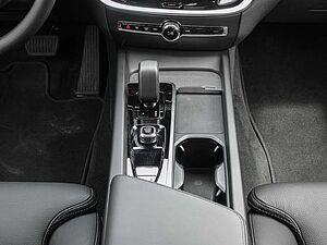 Volvo  B4 AWD Plus AHK LED