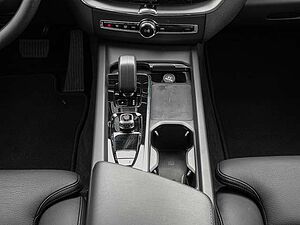 Volvo  B4 2WD Plus Dark SHZ AUT EL. HECK FLA KAM