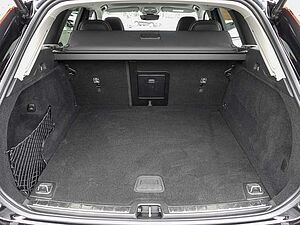 Volvo  B4 2WD Plus Dark SHZ AUT EL. HECK FLA KAM