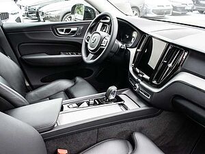 Volvo  B4 2WD Plus Dark 2WD AUT EL. HECK Sthz. LED
