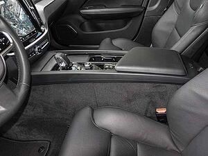 Volvo  B4 AWD Plus 4xSHZ ACC LED