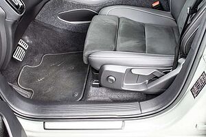 Volvo  P8 Pure Electric 2WD Plus Recharge ACC AUT