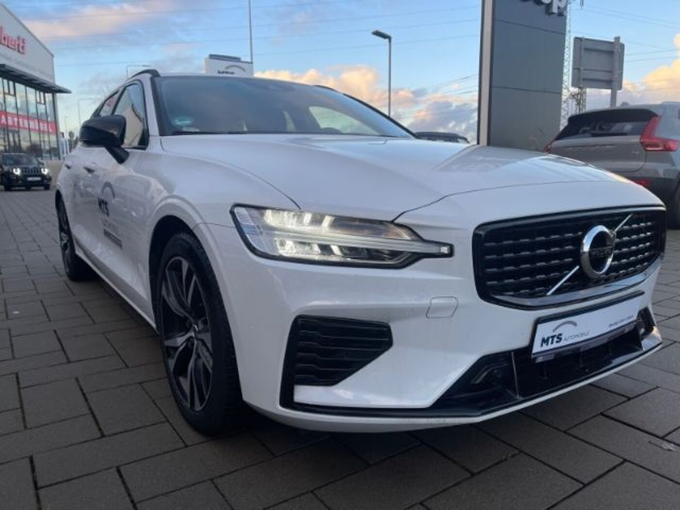 Volvo  Recharge T6 AWD Automatikgetriebe R-Design L