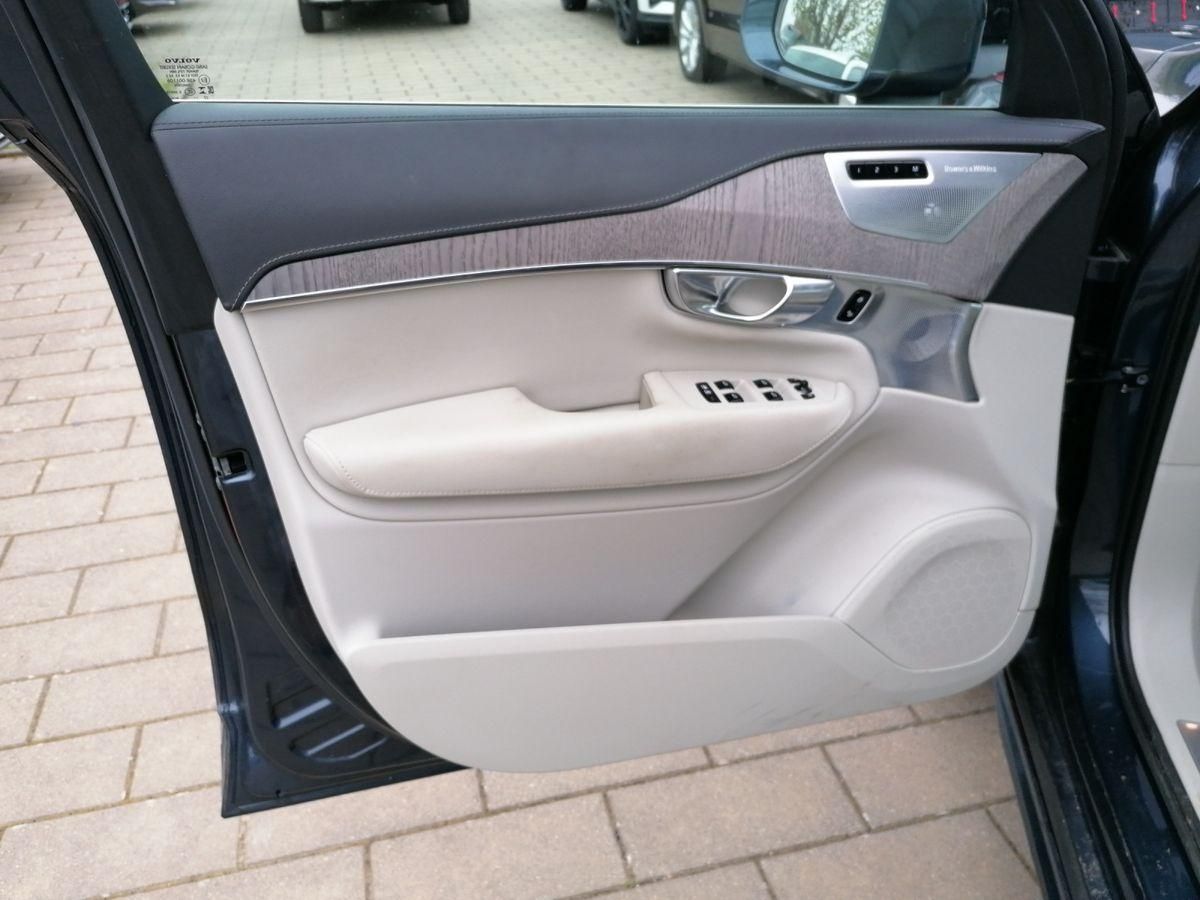 Volvo  Ultimate Bright Recharge Plug-In Hybrid AWD T8 T