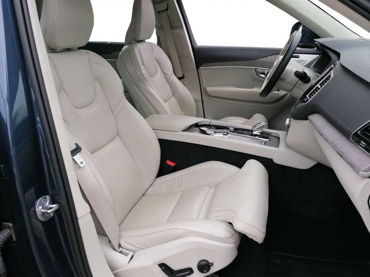 Volvo  Ultimate Bright Recharge Plug-In Hybrid AWD T8 T