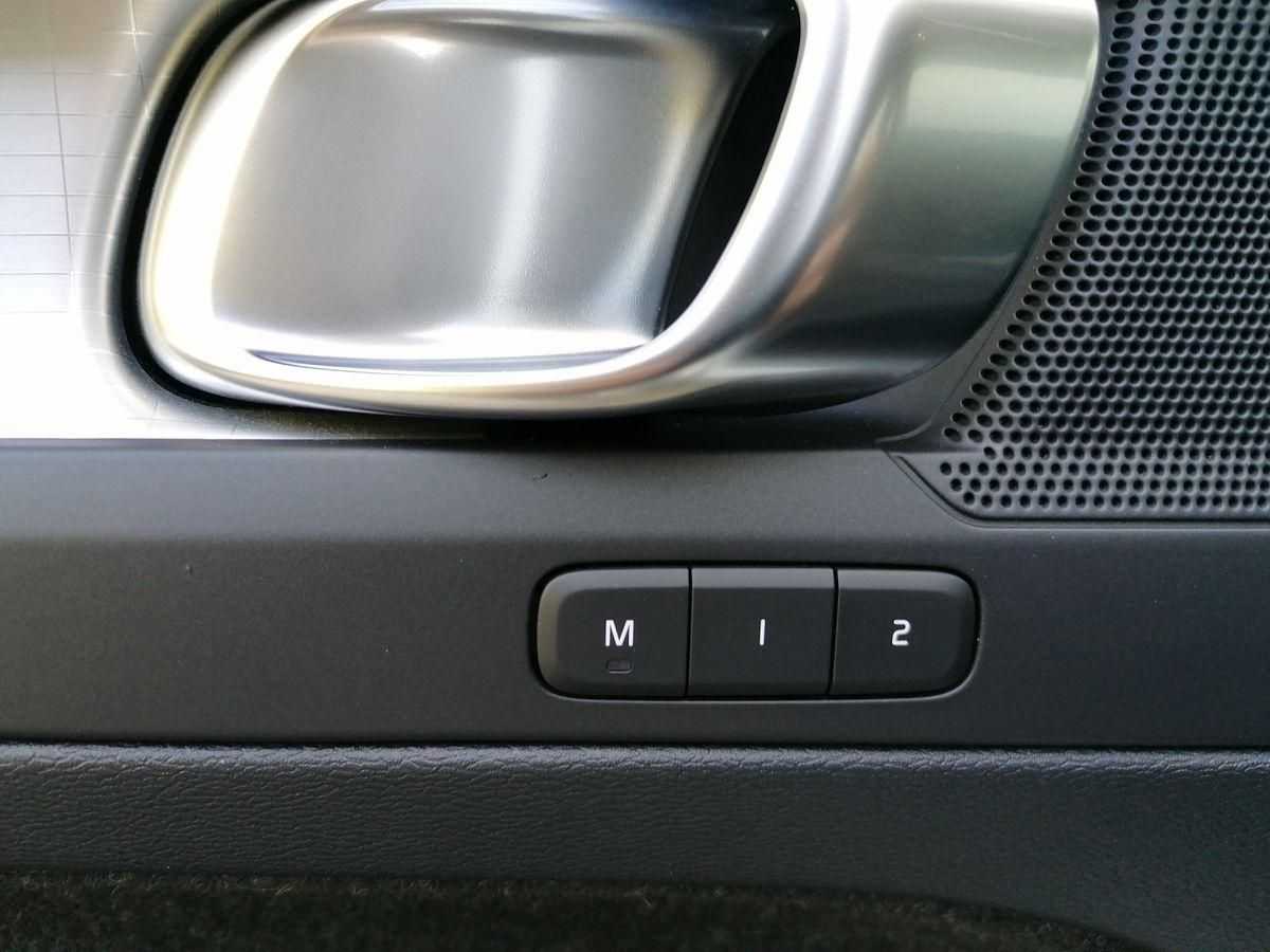 Volvo  Momentum Pro, D3 LED Navi Leder SHZ Rückfah