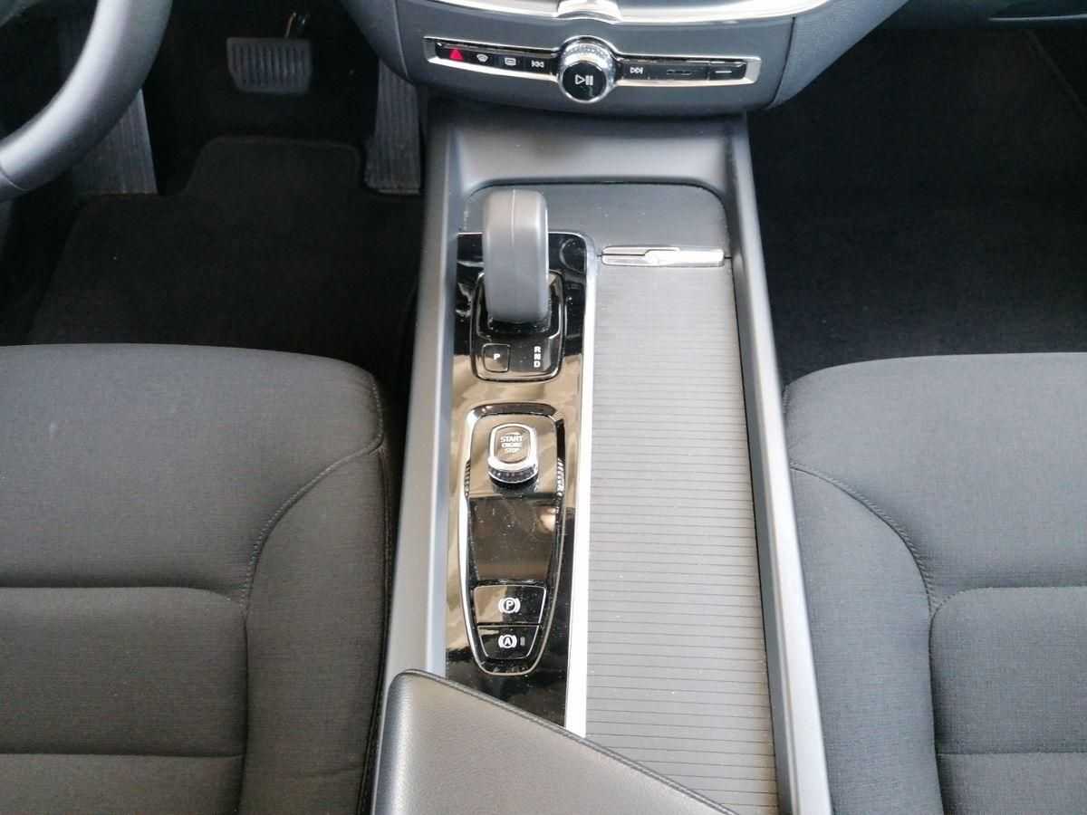 Volvo  2.0 Diesel B5 Momentum Pro AWD