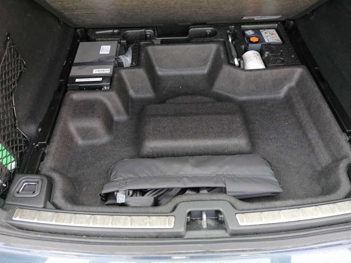 Volvo  2.0 Diesel B5 Momentum Pro AWD