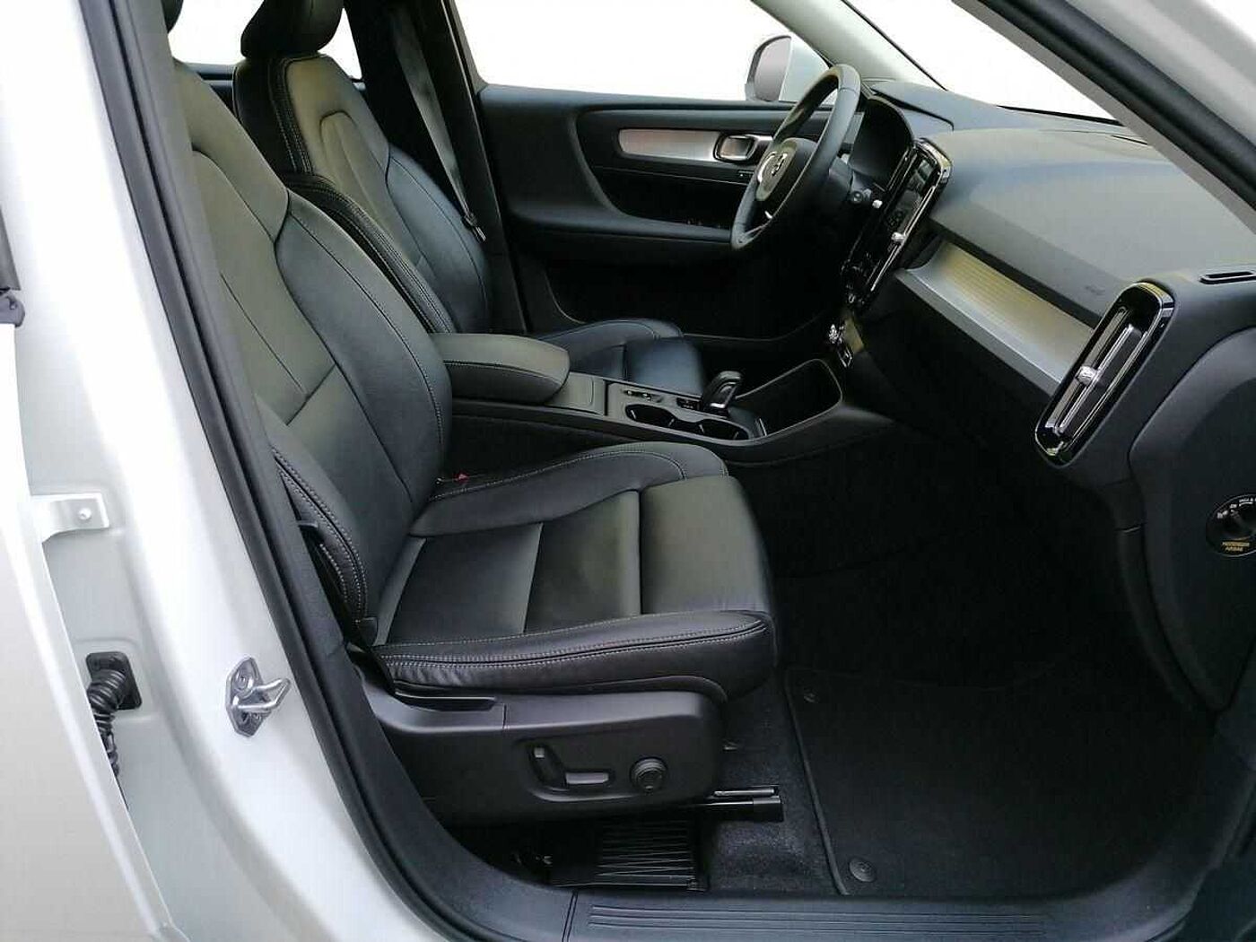 Volvo  Momentum Pro, D3 LED Navi Leder SHZ Rückfah