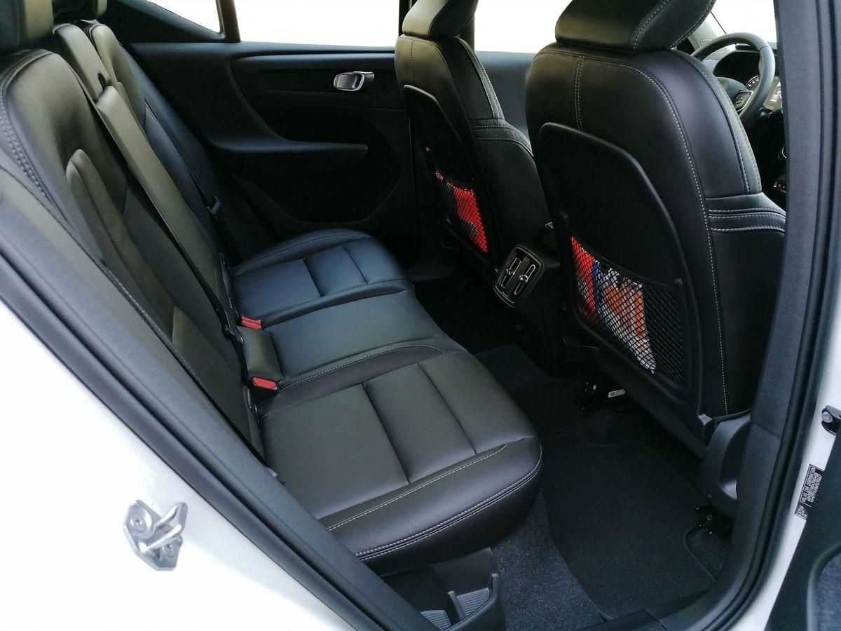 Volvo  Momentum Pro, D3 LED Navi Leder SHZ Rückfah