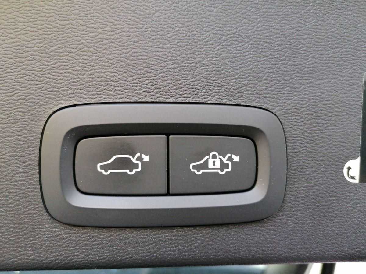 Volvo  Momentum Pro, D3 LED Navi Leder SHZ Rückfah