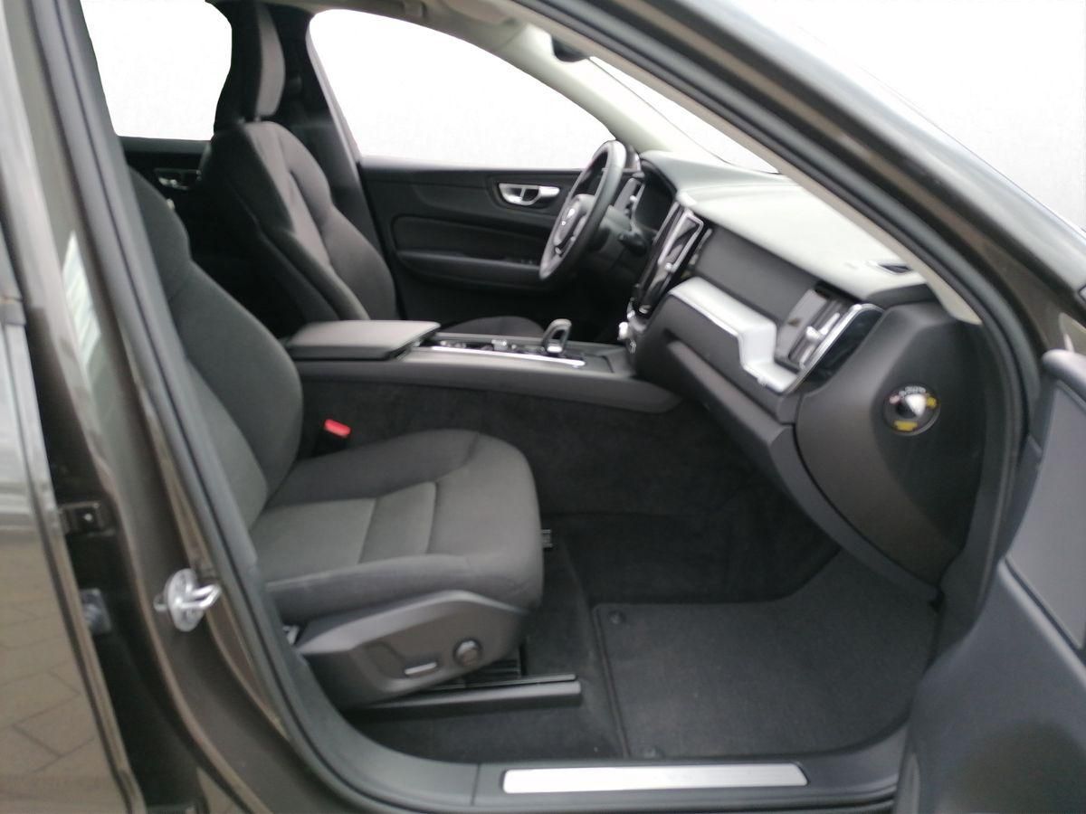Volvo  Momentum Pro 2WD B4 Mild-Hybrid Diesel Goog