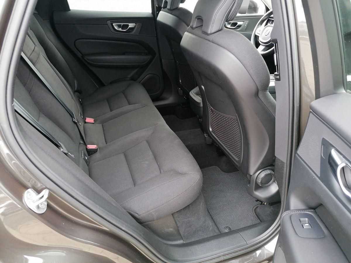 Volvo  Momentum Pro 2WD B4 Mild-Hybrid Diesel Goog