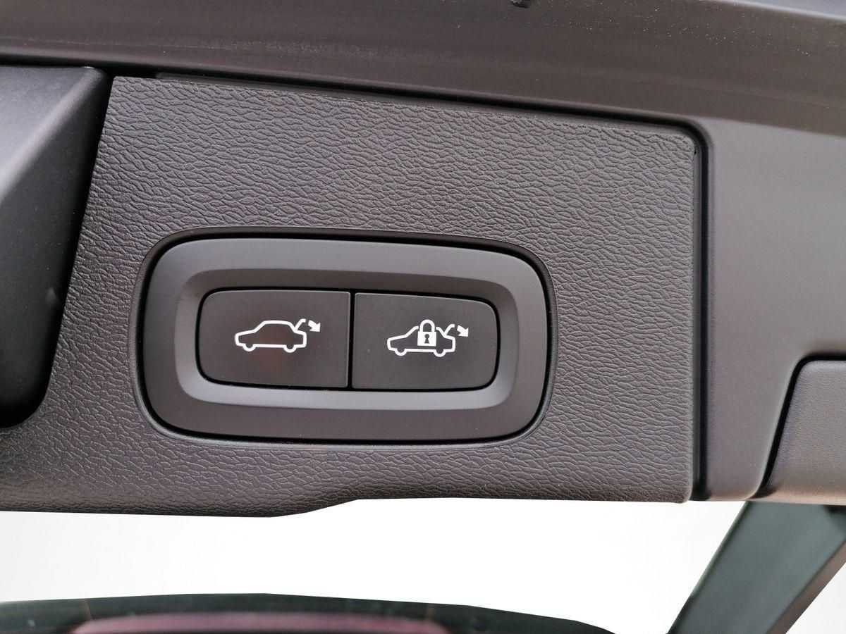 Volvo  Momentum Pro 2WD B4 Mild-Hybrid Diesel Goog