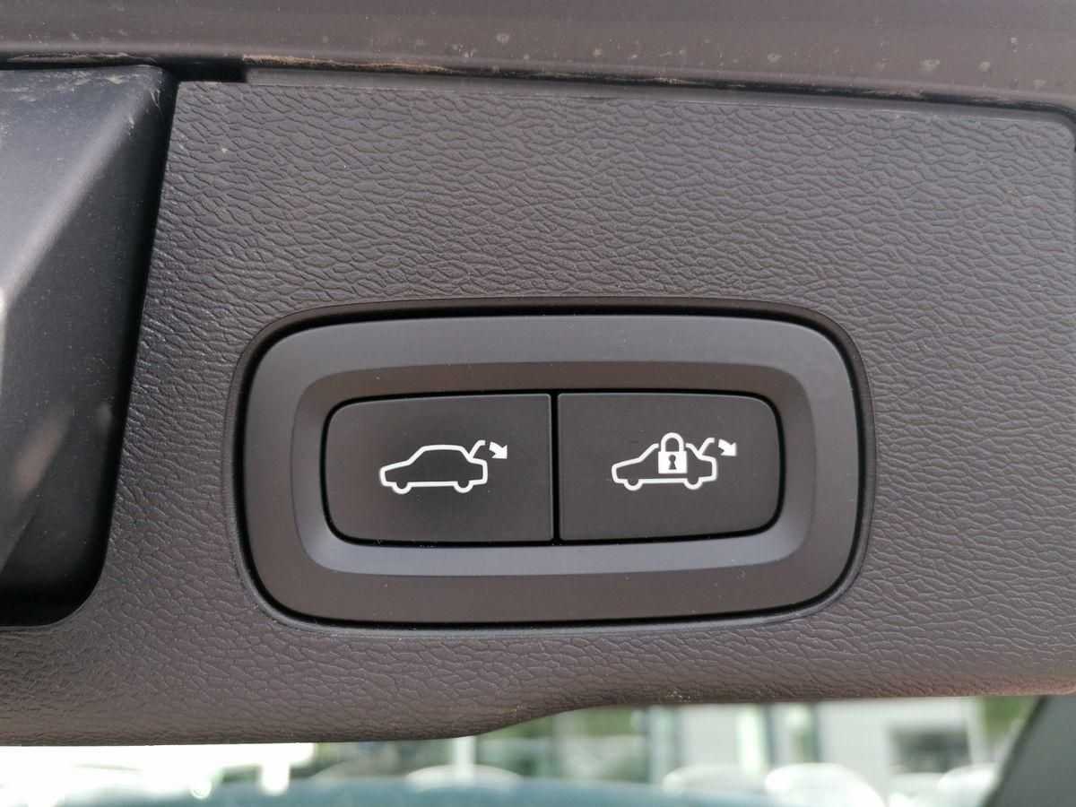 Volvo  Plus, B4 AWD Mild-Hybri AHK NAVI ACC Harman