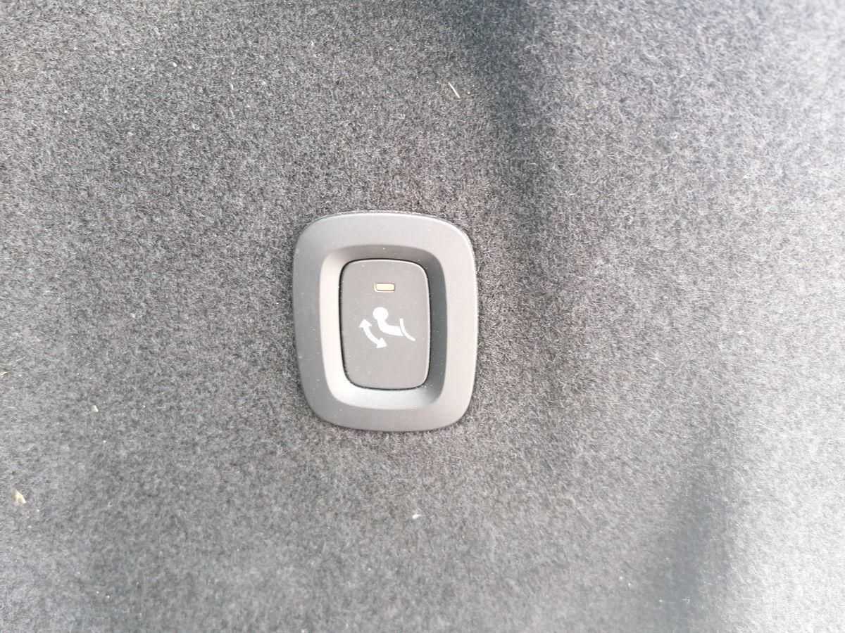 Volvo  Plus, B4 AWD Mild-Hybri AHK NAVI ACC Harman