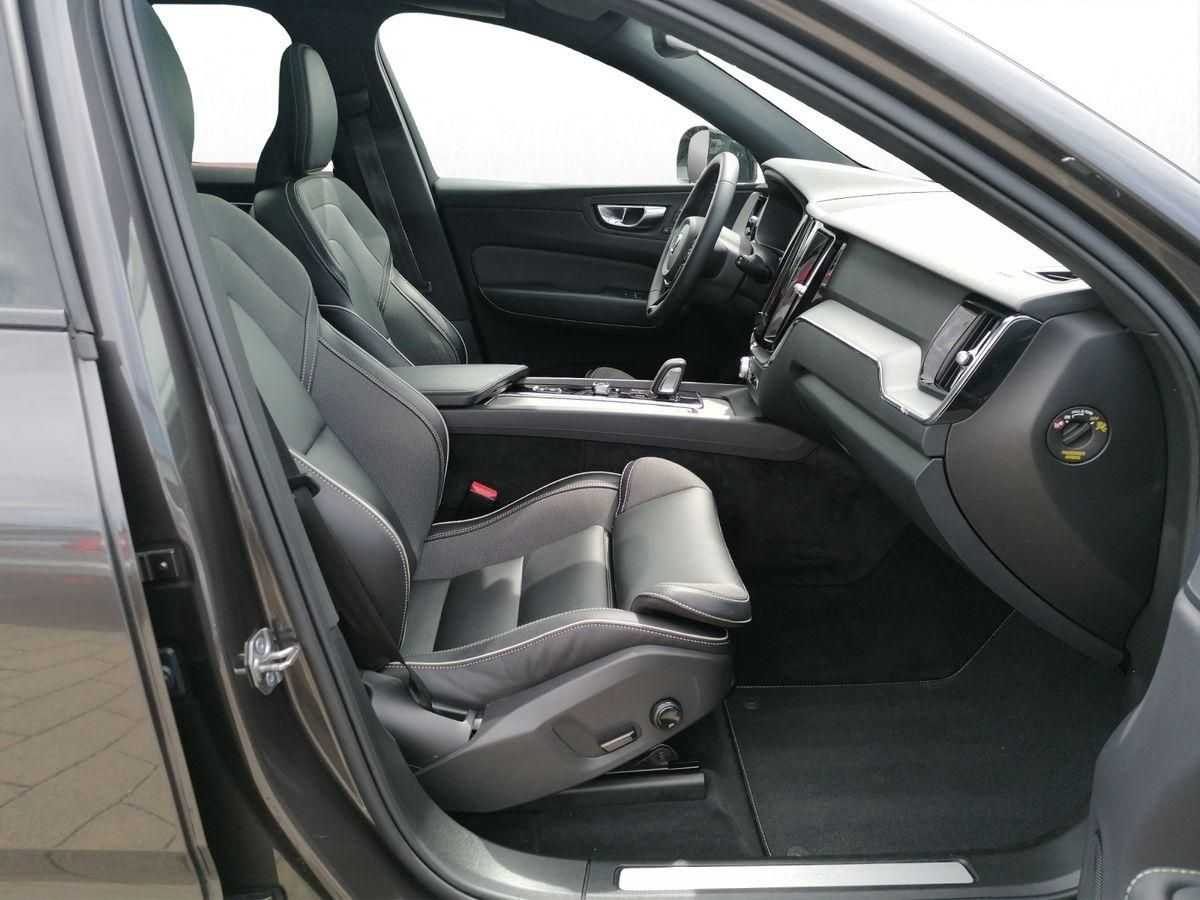 Volvo  Recharge R-Design T6 350PS  22 Zoll Rückfah