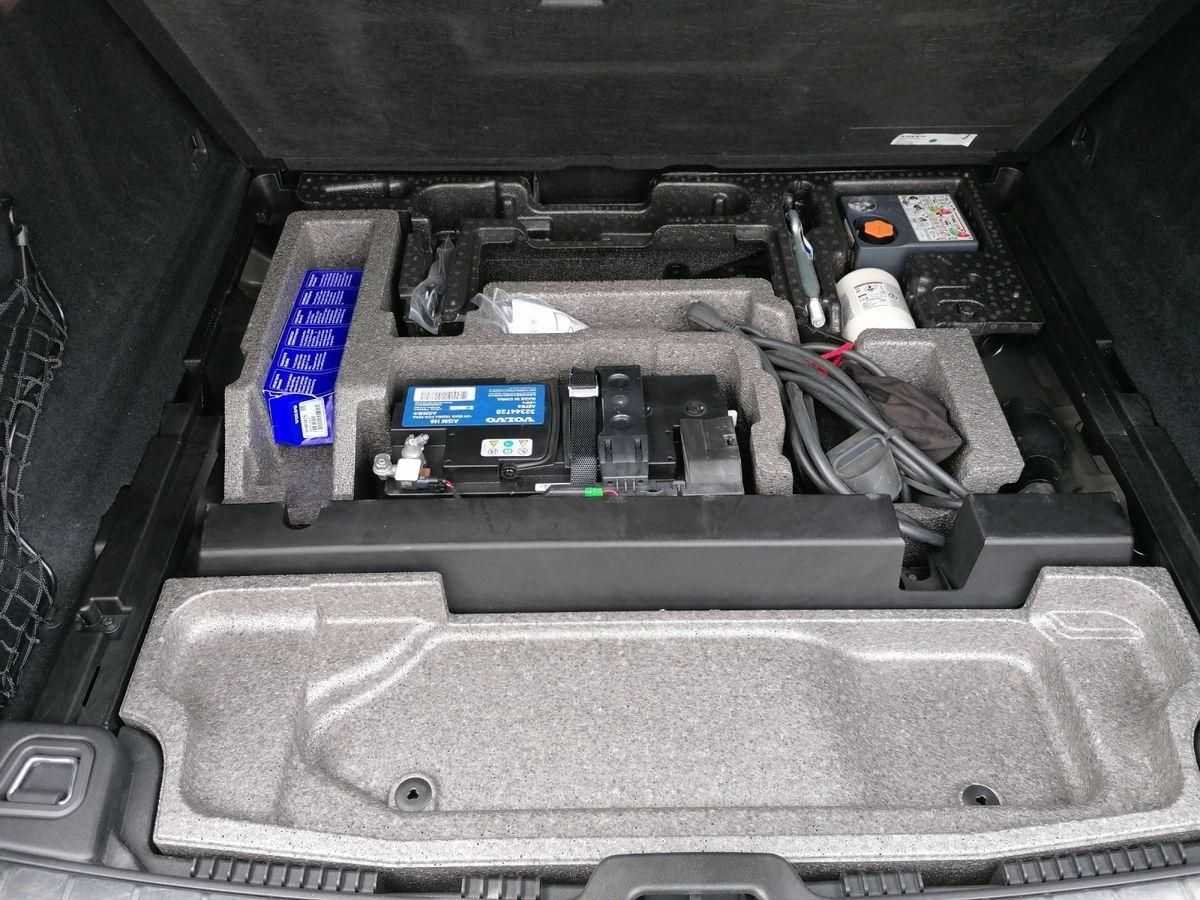 Volvo  Recharge R-Design T6 350PS  22 Zoll Rückfah