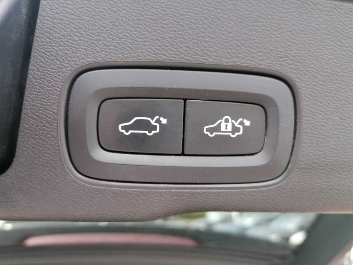 Volvo  Recharge R-Design T6 350PS  22 Zoll Rückfah