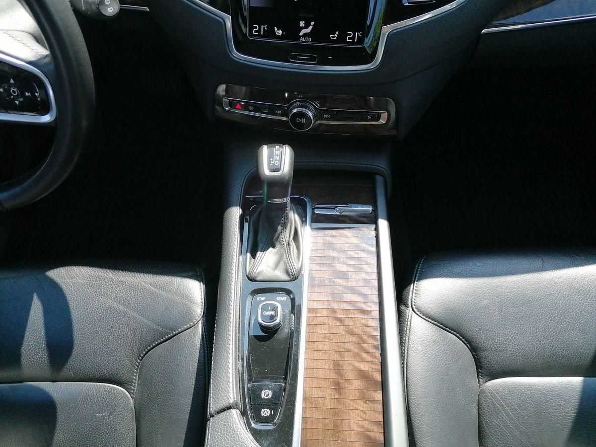 Volvo  D5 AWD Momentum Navi Leder R-Kamera, elekt