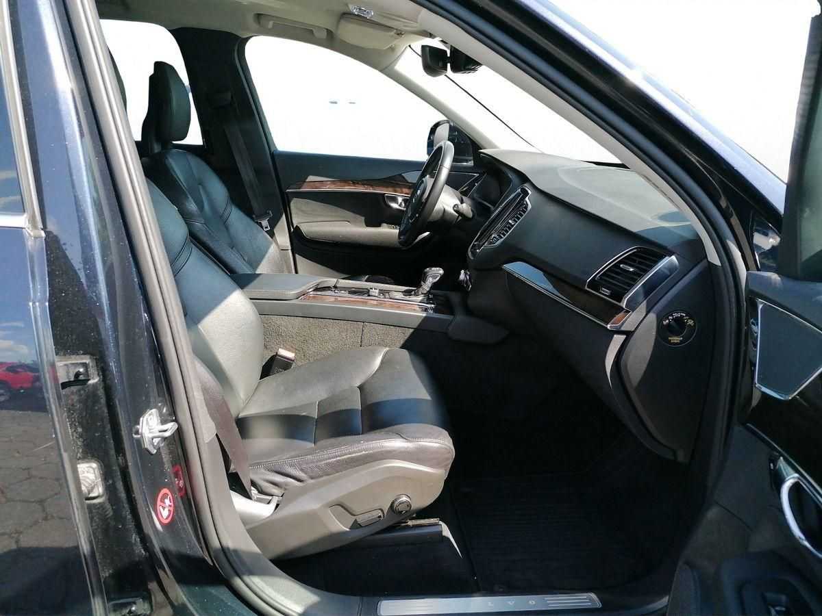 Volvo  D5 AWD Momentum Navi Leder R-Kamera, elekt