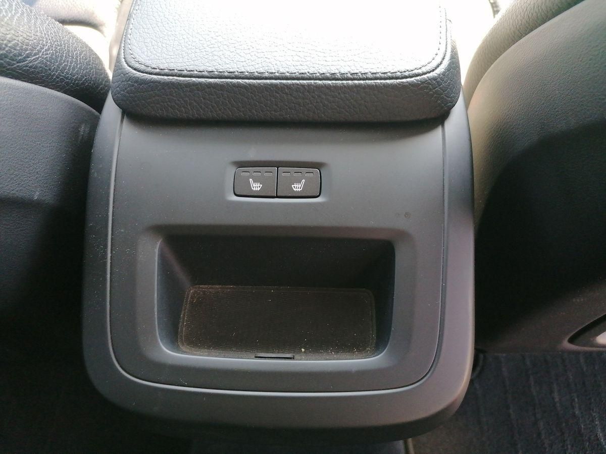 Volvo  D5 AWD Momentum Navi Leder R-Kamera, elekt