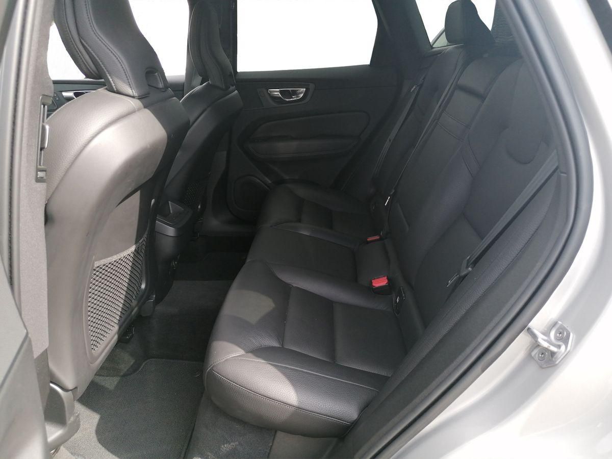 Volvo  2.0 AWD Inscription 197PS Google-Nav, Leder