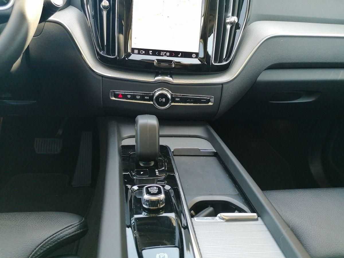 Volvo  inscription  AWD (253+145PS) Navi, Panodach