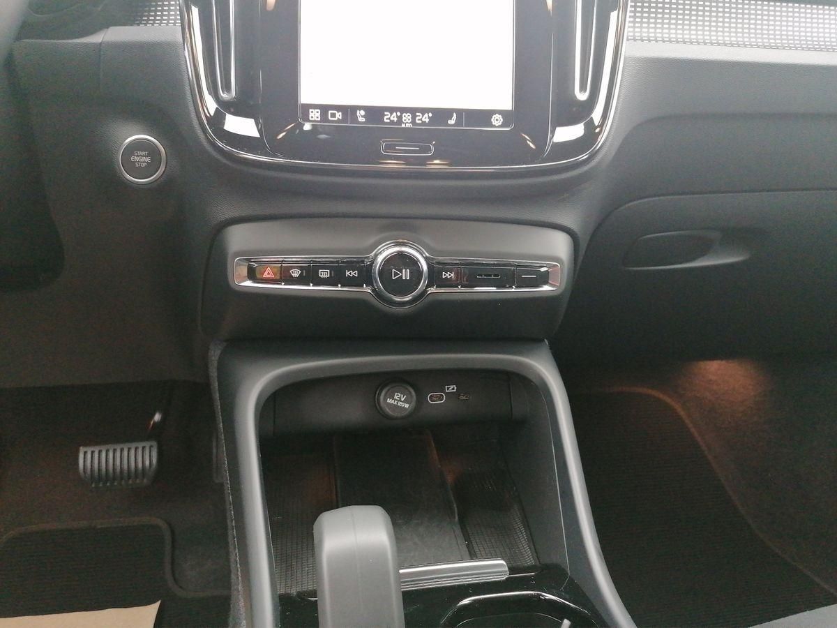 Volvo  B4 2WD Ultra Dark Aut. Pano Allwetter AHK
