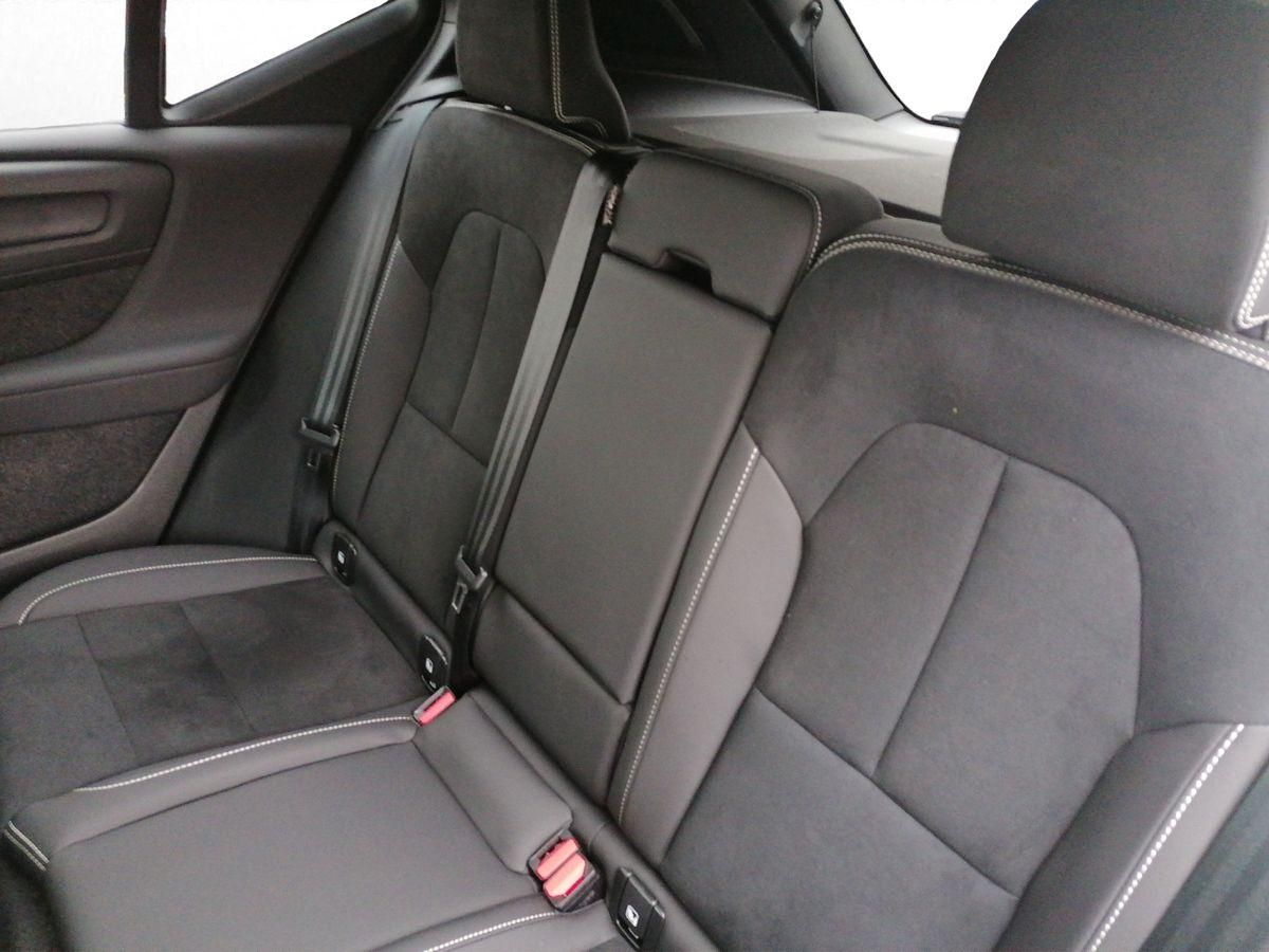 Volvo  B4 2WD Ultra Dark Aut. Pano Allwetter AHK